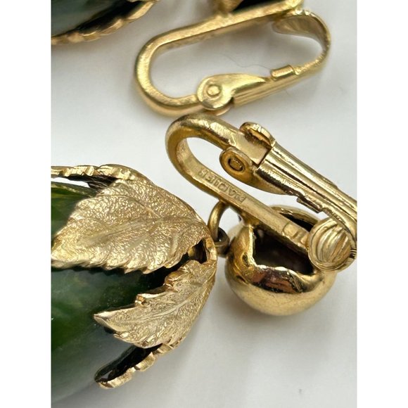 Vintage Signed NAPIER Bakelite Charm Green Acorn Bracelet Clip On Earrings Set - Picture 9 of 11